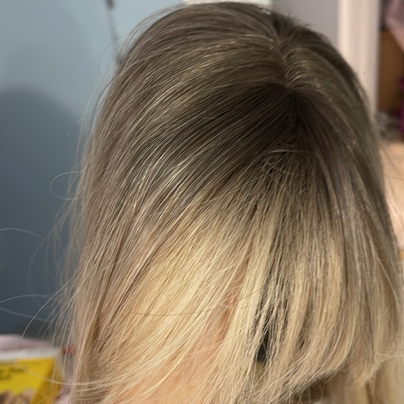 Beautiful long Blonde wig with bangs - Picture 9 of 9